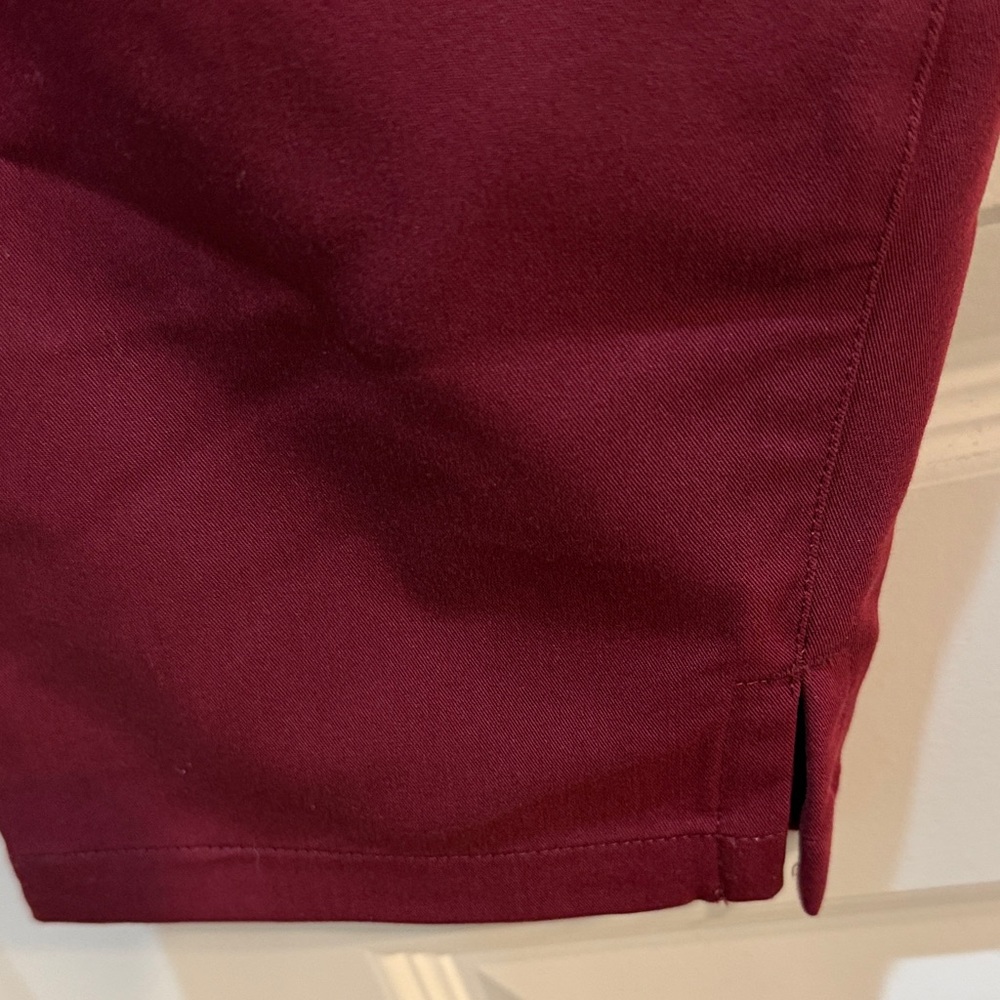 Fabletics Women's Burgundy V-Neck 2 piece scrub set XXL - Picture 13 of 15
